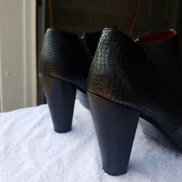 DKNY Pewter Snake Skin Women's Boots - Picture 2 of 8